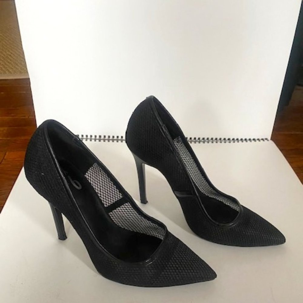 Mix No. 6 black pumps!